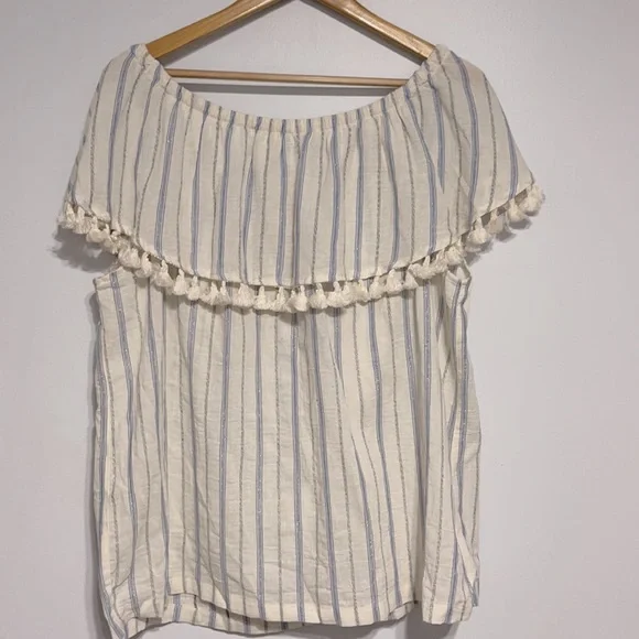 Artisan NY Cold Shoulder Tassel Top NWT - Picture 3 of 6
